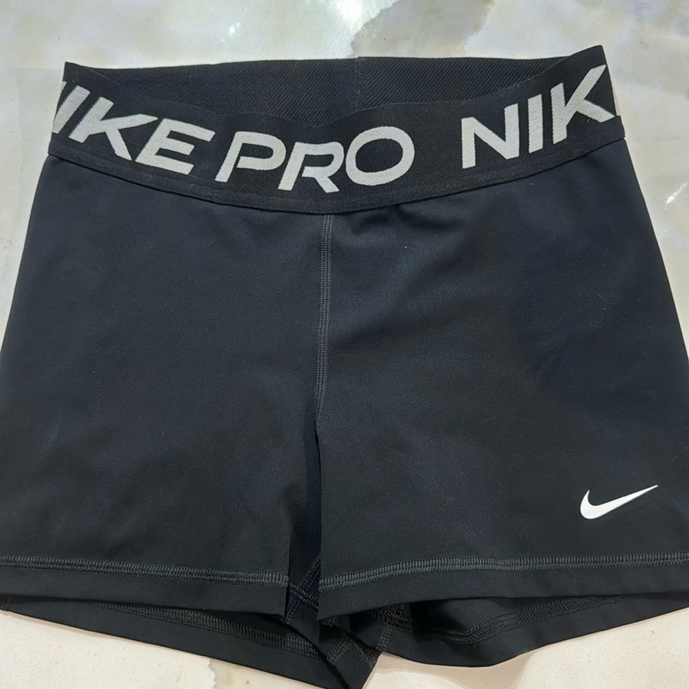 Nike compression shorts small